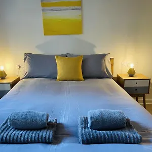 Spacious Centre Flat Free Parking& Superfast Wifi Apartment Edinburgh